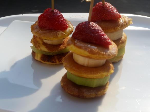 Mini Pancake Finger Food allo Yogurt con frutta fresca e miele (contest tricolore )