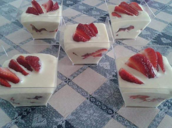 dessert con crema al mascarpone e fragole
