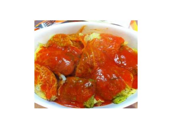 Fagottini di verza ripieni di carne al sugo