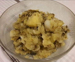 Pasticcio di patate, carciofi e cipolle fresche all'origano