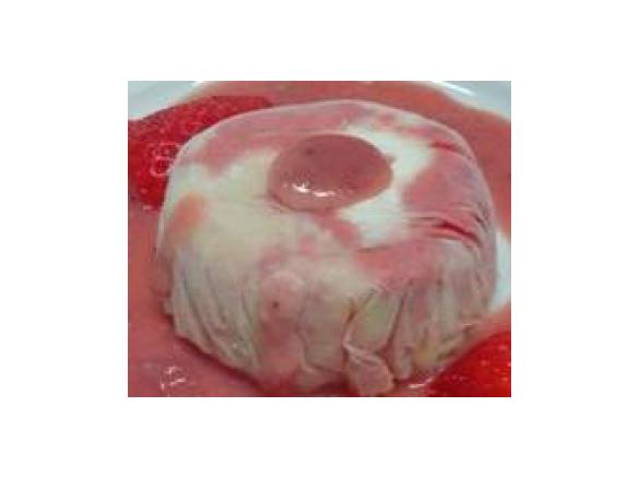 Semifreddo alla fragola, panna e cioccolato bianco