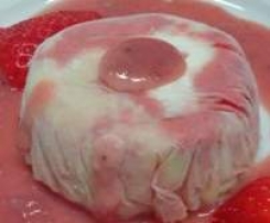 Semifreddo alla fragola, panna e cioccolato bianco