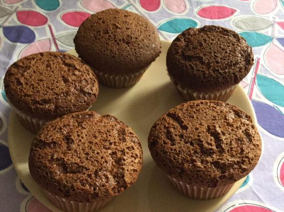 Muffins di farina di miglio con gocce di cioccolato 