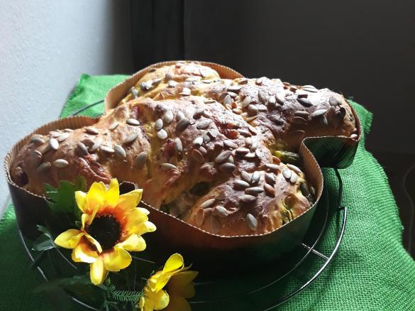Colomba Salata con Pancetta affumicata Asparagi  e Formaggio di pasta morbida a modo mio