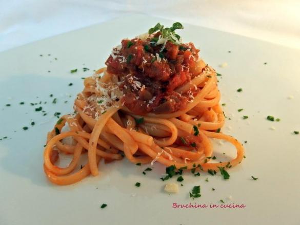 Fettuccine al ragù di melanzane
