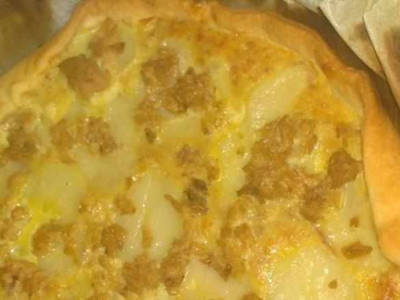 torta salata brisee con cipolle di tropea patate e tonno