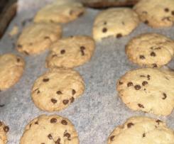 Cookies con fialetta alla fragola e gocce di cioccolato fondente