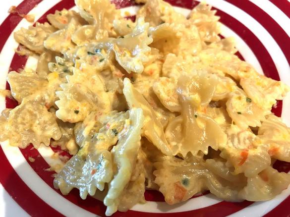 Pasta panna, peperoni e basilico