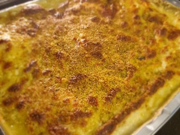 Lasagne di pasta fresca con pesto di pistacchio e besciamella