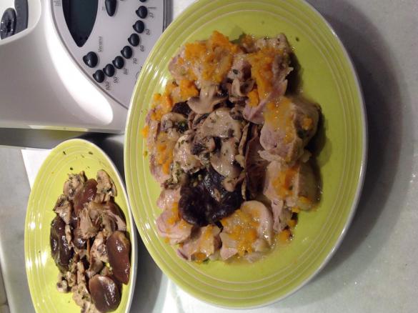 Filetto di maiale in umido e contorno ai funghi