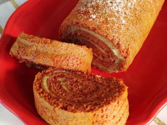 ROTOLO SENZA ZUCCHERO CON BARBABIETOLA E BURRO DI MANDORLE