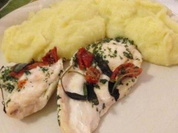 Petti di pollo con contorno di purè