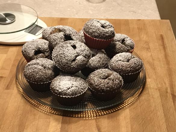 Muffin integrali al cioccolato e marmellata d'arance