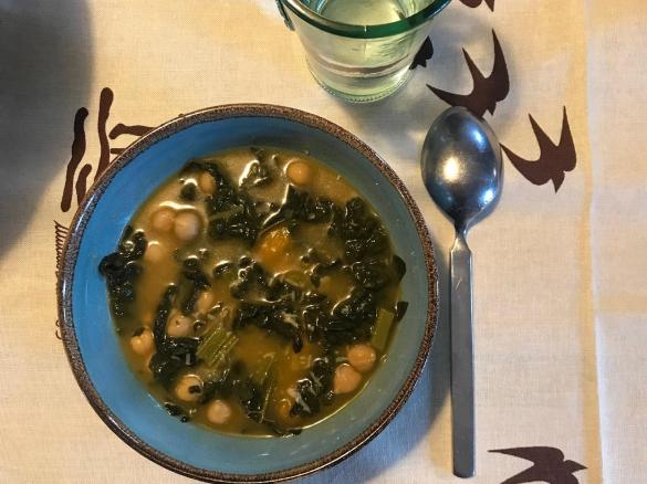 Zuppa di zucca, cavolo nero e ceci