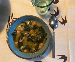 Zuppa di zucca, cavolo nero e ceci