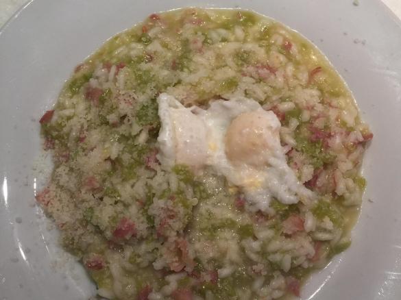 Risotto campagnolo con uova di quaglia in camicia