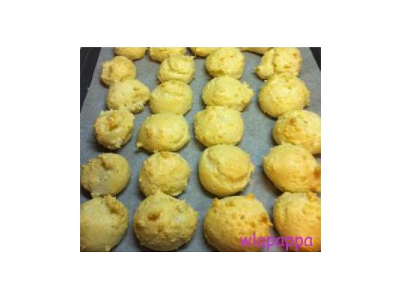 Panini soffici brasiliani al formaggio (Pao de queijo)