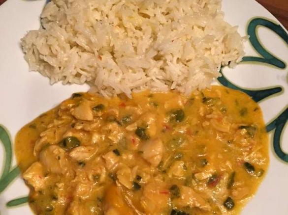 Riso basmati con finto curry di pollo e zucchine