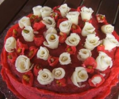 Torta di rose in pasta di mandorle 