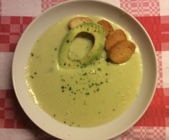 Vellutata esotica di patate, porri e avocado