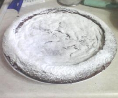 torta con il cioccolato delle uova di Pasqua
