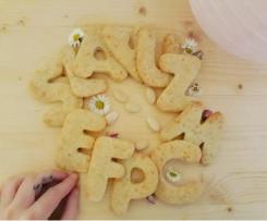 Biscotti salati con formaggio e mandorle (vegetariano)