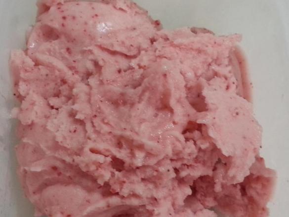 Gelato alle fragole per intolleranti al latte