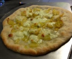 Pizza con lievito madre a lievitazione lenta e cottura rapida su pietra refrattaria