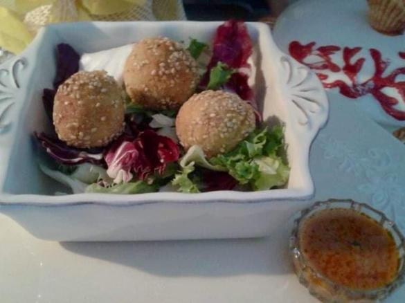 Polpette di salmone al profumo di lime con crema di ceci e pomodorini - contest polpette non fritte