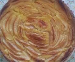 Crostata di mele con crema chantilly