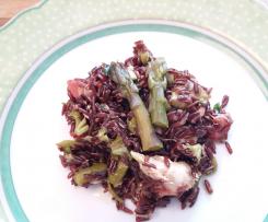 Insalata di riso rosso con asparagi e filetti di sgombro