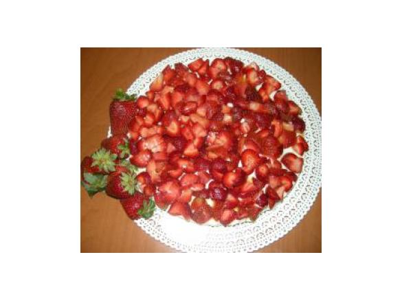 Torta alle fragole su biscotto alle mandorle