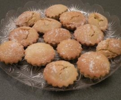 Bocconotti alle mandorle e crema