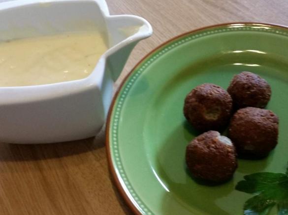 POLPETTINE DI ALICI CON MAIONESE ALL'AGLIO