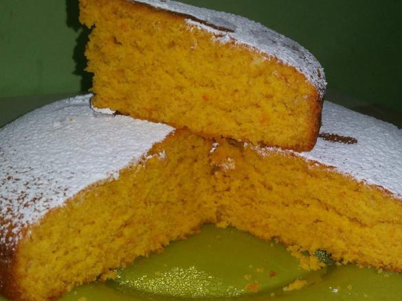 Torta di carote e nocciole (Sofficissima)