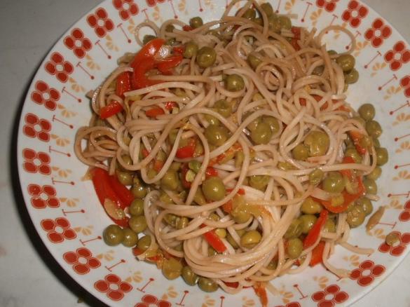 Spaghetti di riso bicolore
