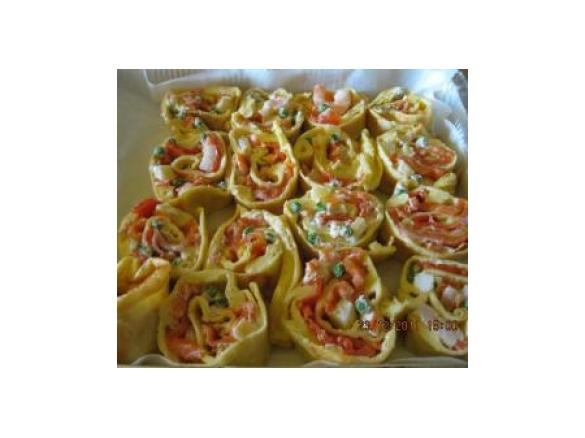 Rose di crespelle al salmone e gamberi