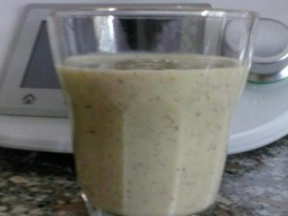 Frullato di kiwi e latte di soia