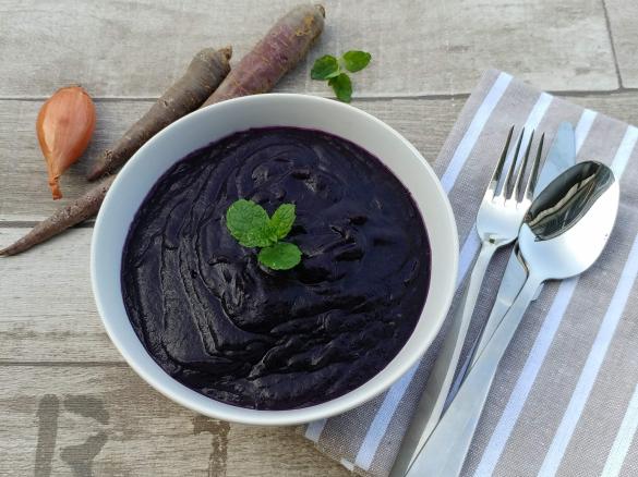 Variante della vellutata di carote nere