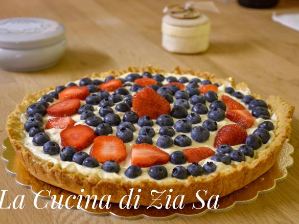 Crostata alla crema e frutti rossi