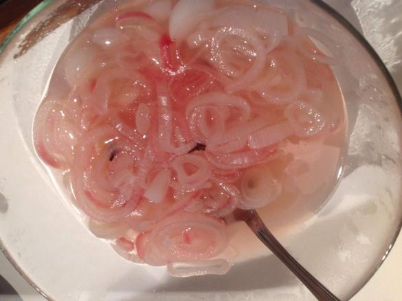 Tonno sott'olio con crema di fagioli cannellini e cipolla di Tropea