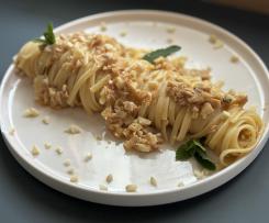 Linguine al sugo di tonno, mandorle e menta