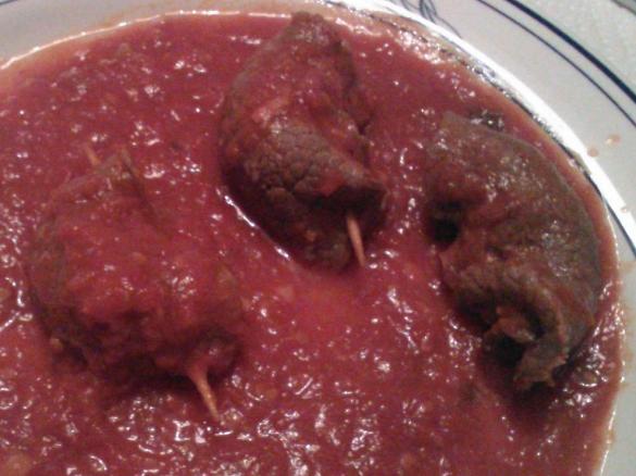 Involtini di girello al sugo