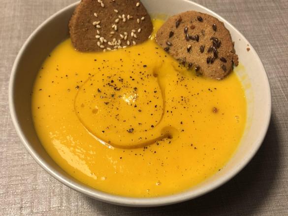 Biscotti alla farina di ceci con vellutata di zucca - contest accompagnamento zuppe