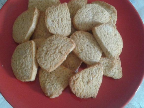 Biscotti croccanti alle nocciole