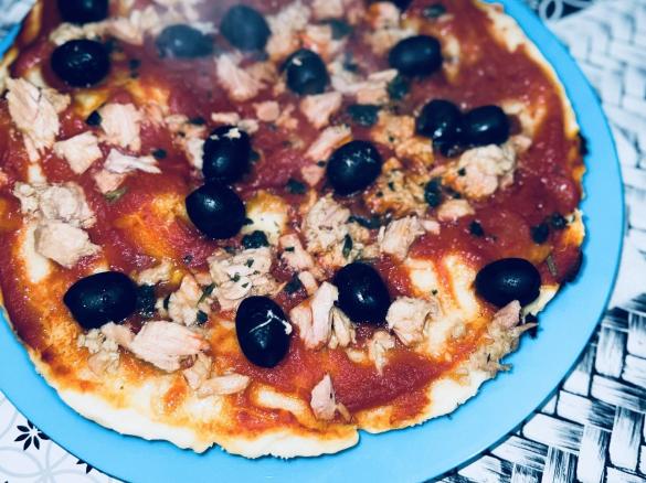 Piadina con tonno e olive nere