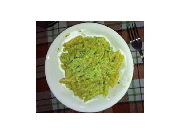 Penne zucchine, pinoli e Philadelphia 