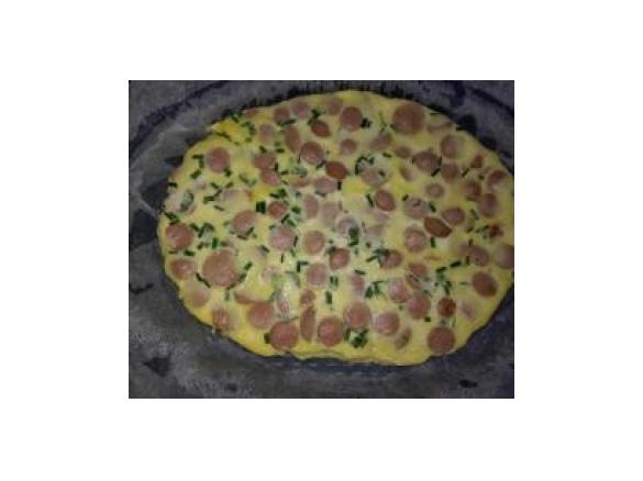Frittata wurstel ed erba cipollina