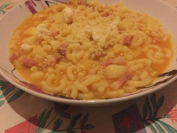 Pasta patate e pancetta