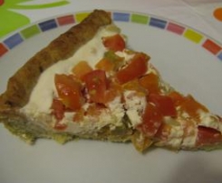 Crostata al profumo di pesto con pomodori